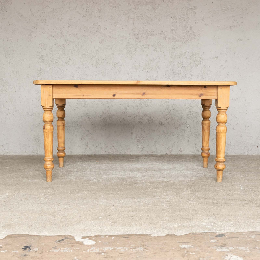 パイン材の温もりのある素朴さがカントリーやナチュラルなお部屋作りにマッチする キッチンテーブル /22E[m]