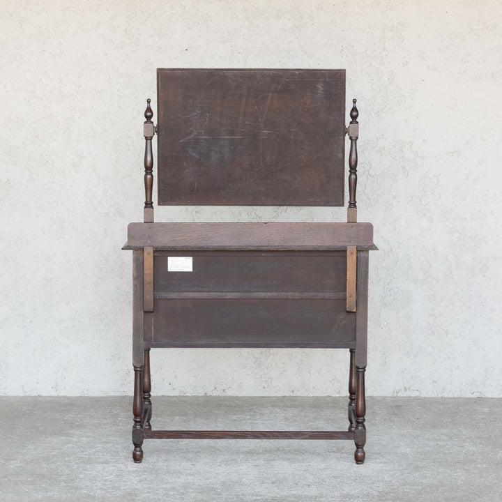 実用的なすっきりとしたシンプルなフォルムに上品な装飾が施された オーク ドレッサー /22E[m]