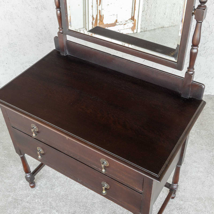 実用的なすっきりとしたシンプルなフォルムに上品な装飾が施された オーク ドレッサー /22E[m]
