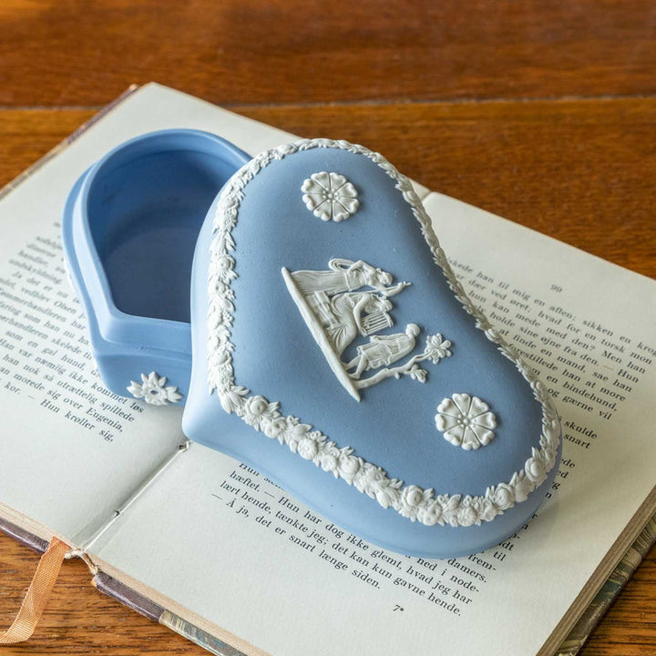 【WEDGWOOD ウェッジウッド Jasper ジャスパー】蓋付き小物入れ ハートボックス ペールブルー /22F-3[m]