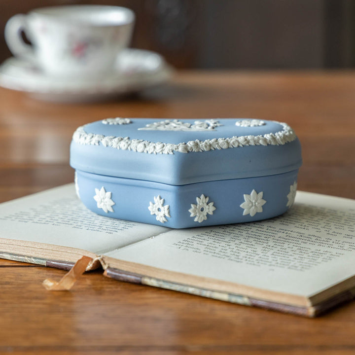 【WEDGWOOD ウェッジウッド Jasper ジャスパー】蓋付き小物入れ ハートボックス ペールブルー /22F-3[m]