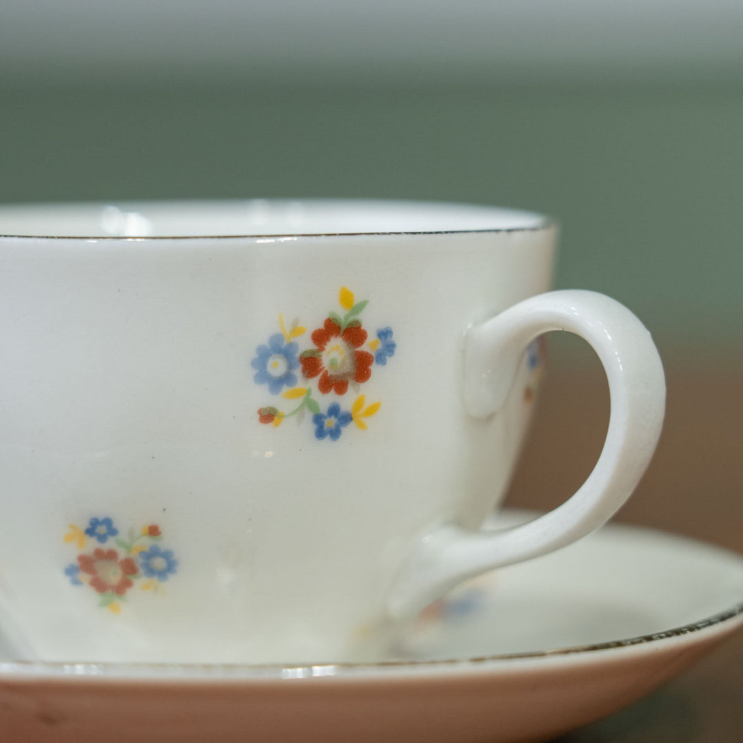 【ARABIA アラビア】北欧らしい小さな花柄デザインが可愛らしい コーヒーカップ&ソーサー OZモデル[m]
