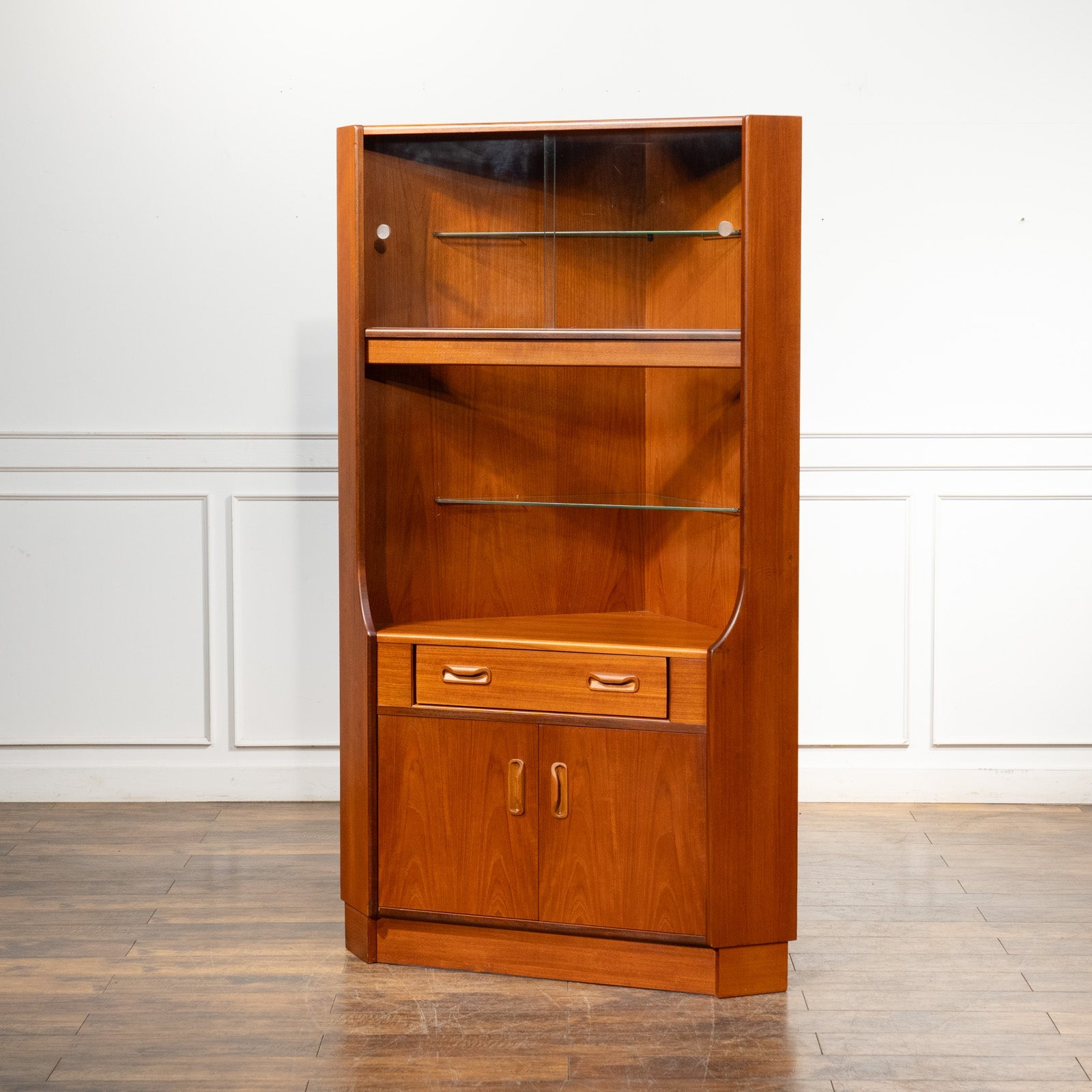 英国【G-PLAN ジープラン Fresco フレスコ】お部屋の隅にぴったり