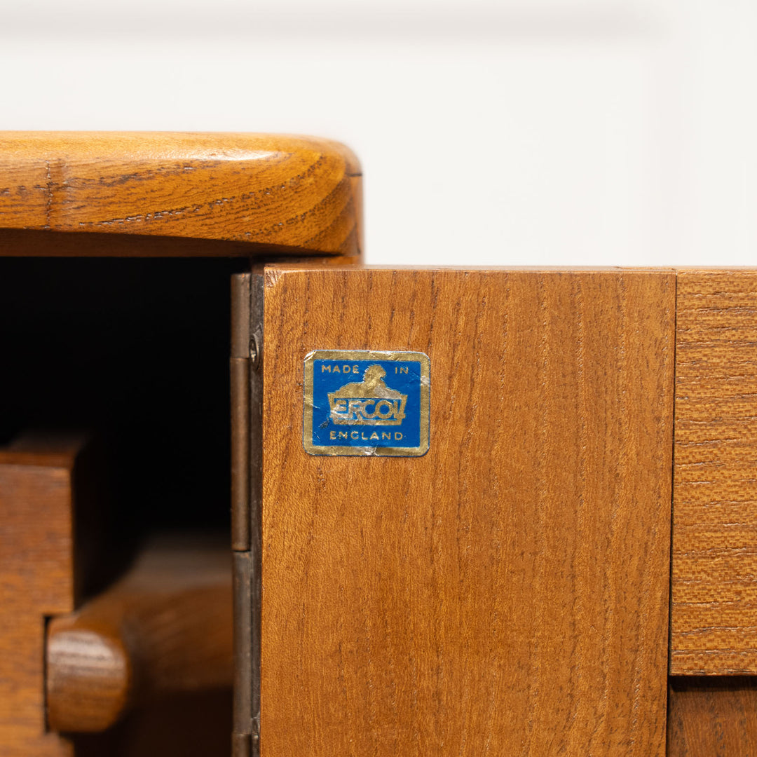 英国【ERCOL アーコール】オリジナルのカトラリートレイが備わった キャスター付き サイドボード /22I[m]