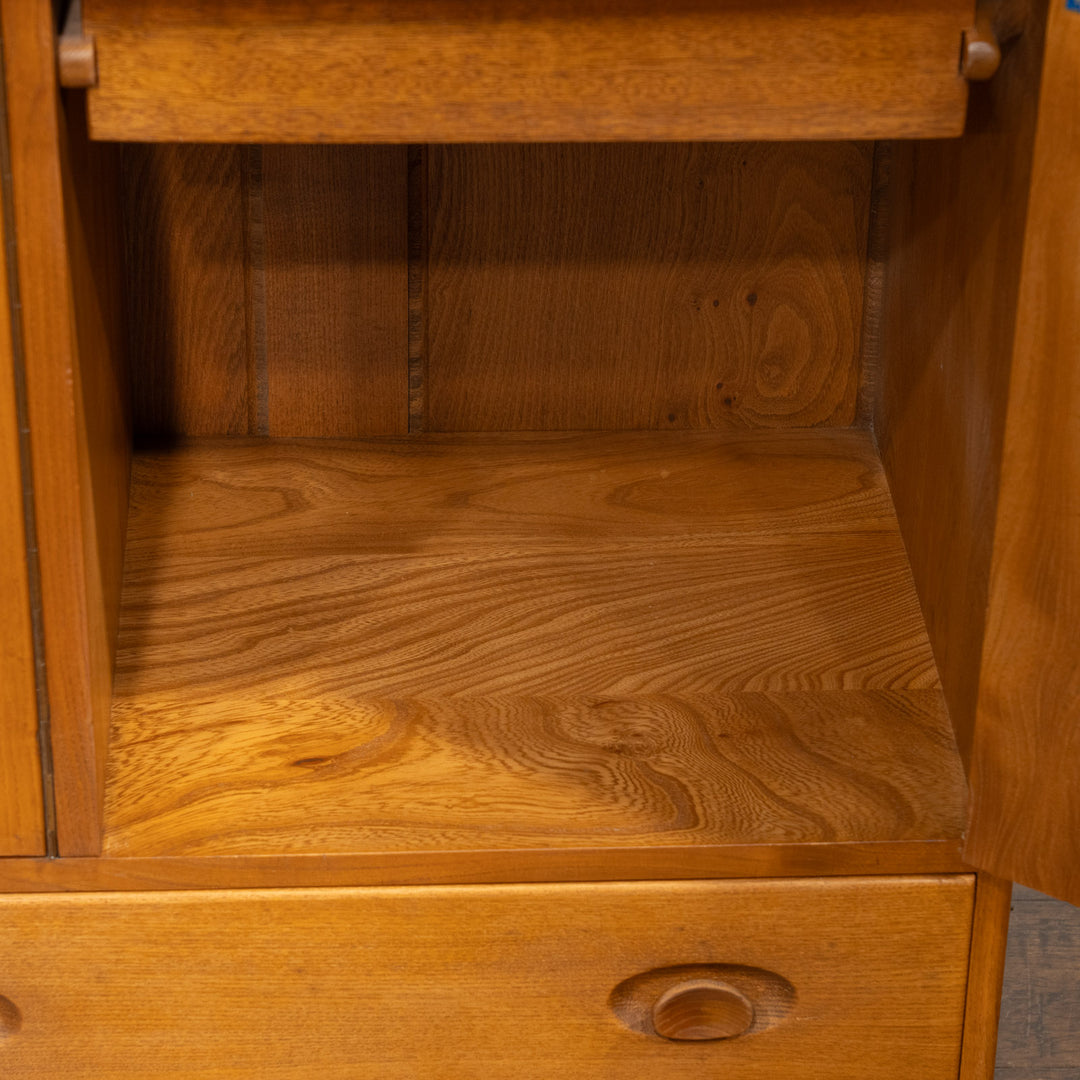 英国【ERCOL アーコール】オリジナルのカトラリートレイが備わった キャスター付き サイドボード /22I[m]