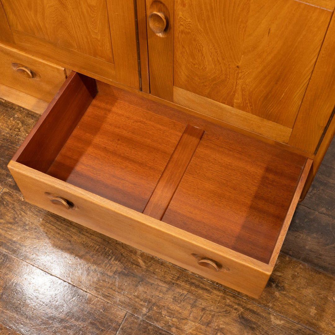 英国【ERCOL アーコール】オリジナルのカトラリートレイが備わった キャスター付き サイドボード /22I[m]