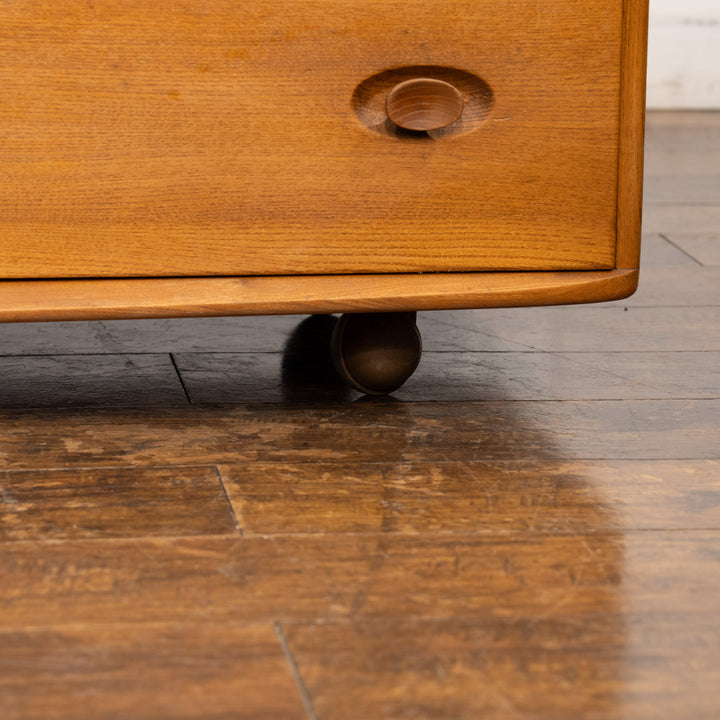 英国【ERCOL アーコール】オリジナルのカトラリートレイが備わった キャスター付き サイドボード /22I[m]