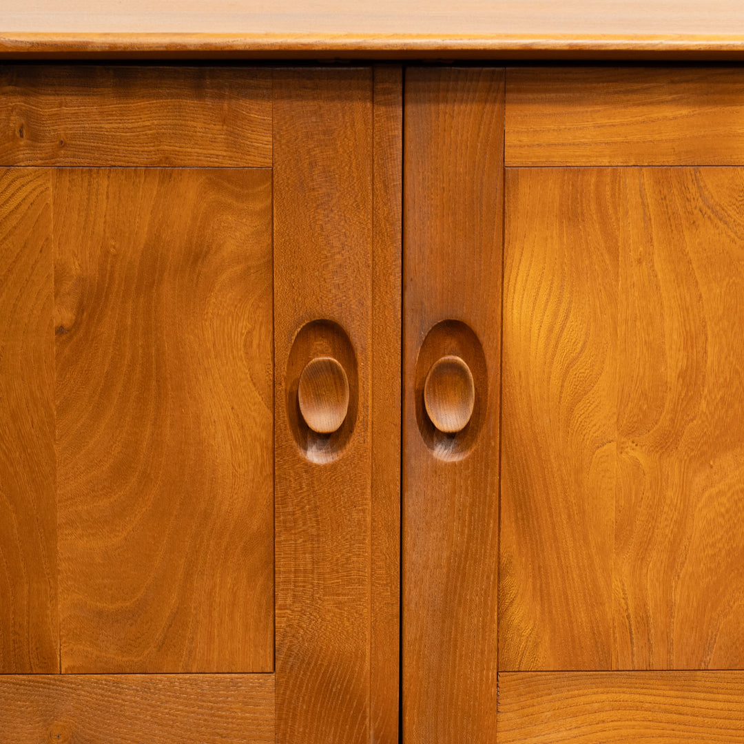 英国【ERCOL アーコール】オリジナルのカトラリートレイが備わった キャスター付き サイドボード /22I[m]