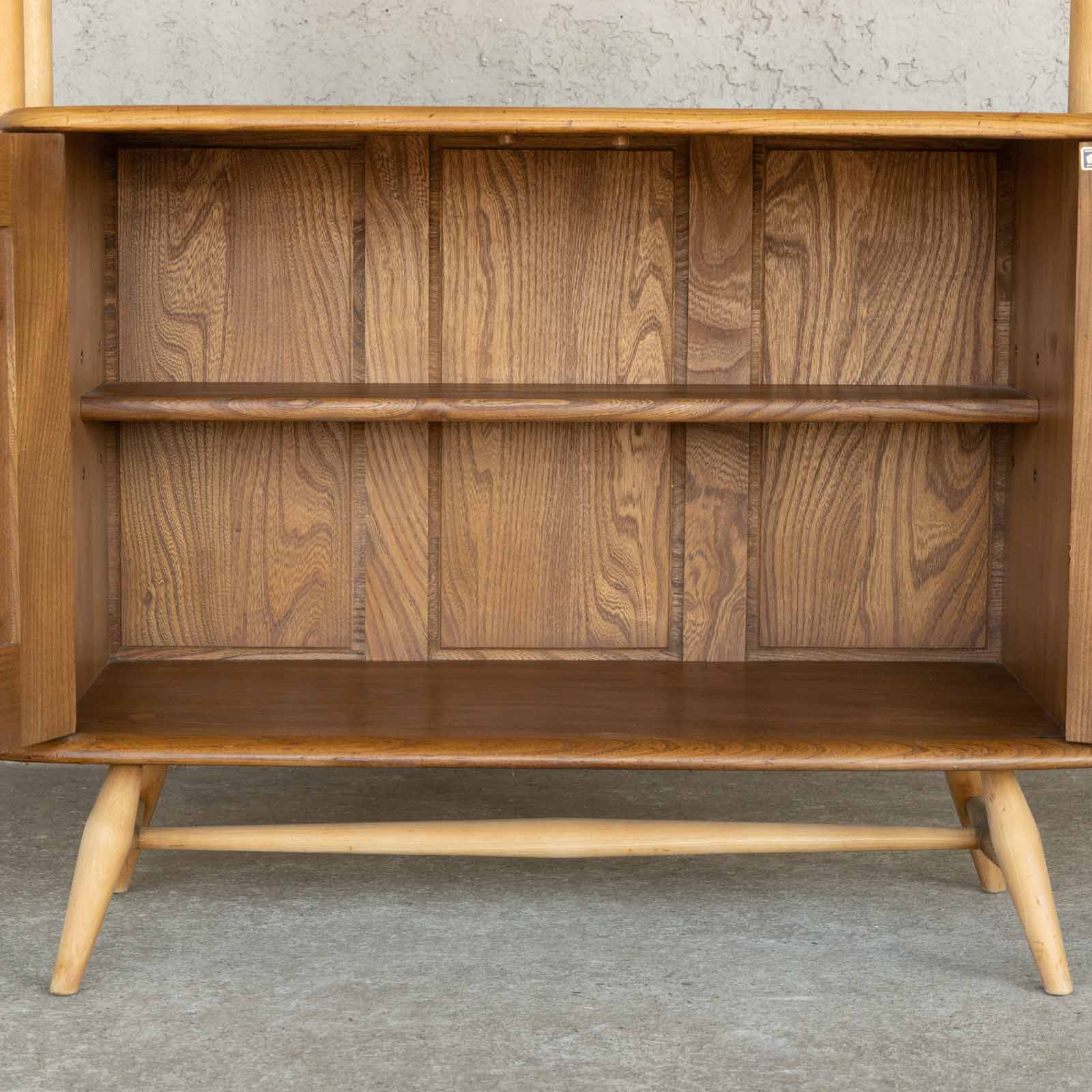 英国【ERCOL アーコール】どちら側から見ても美しい間仕切りするための