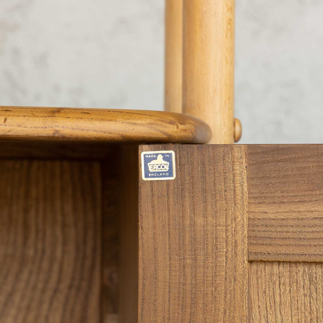 英国【ERCOL アーコール】どちら側から見ても美しい仕上がり 部屋を間仕切りするための家具 ルームディバイダー[m]