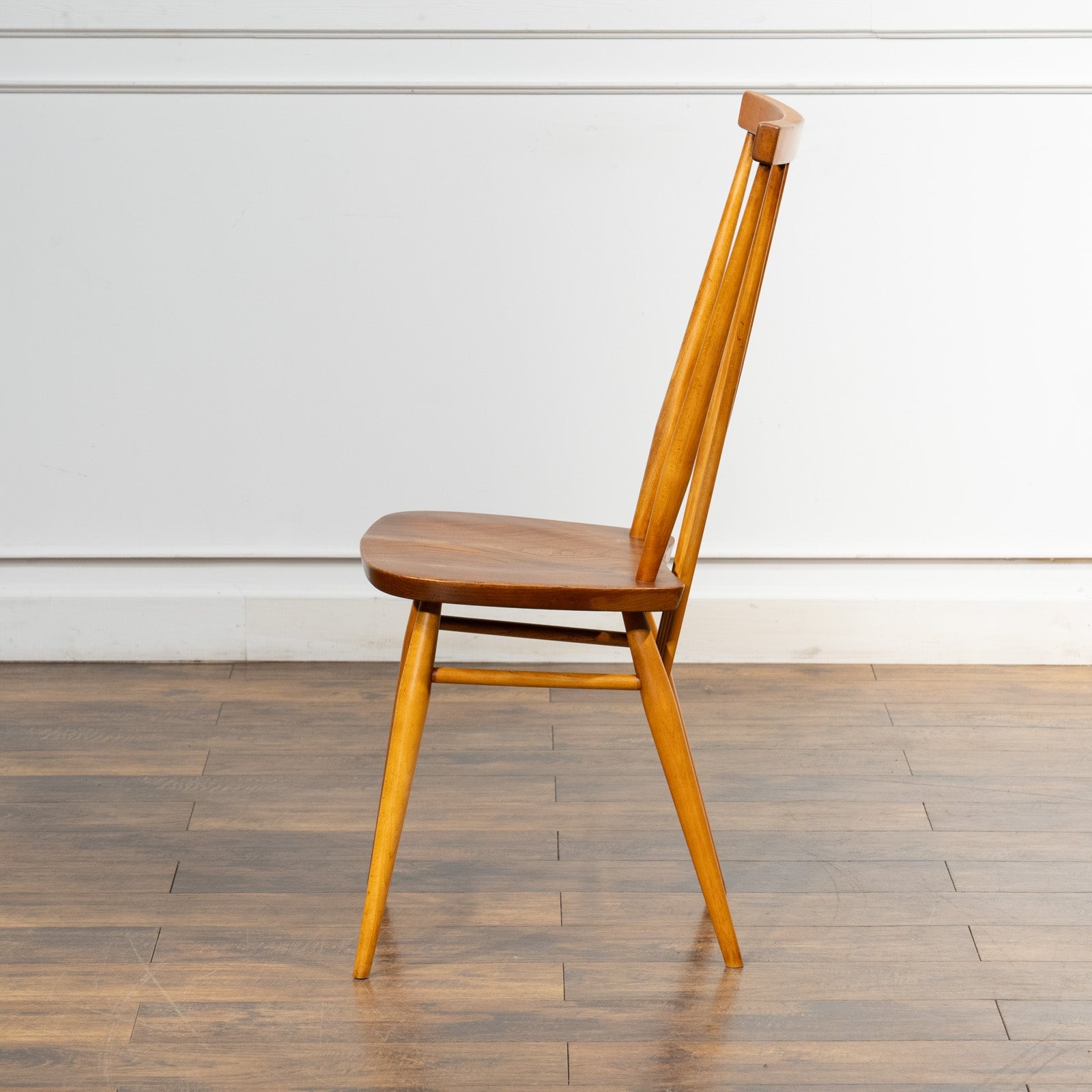 英国【ERCOL アーコール】シンプルで直線的なデザイン ハイバック