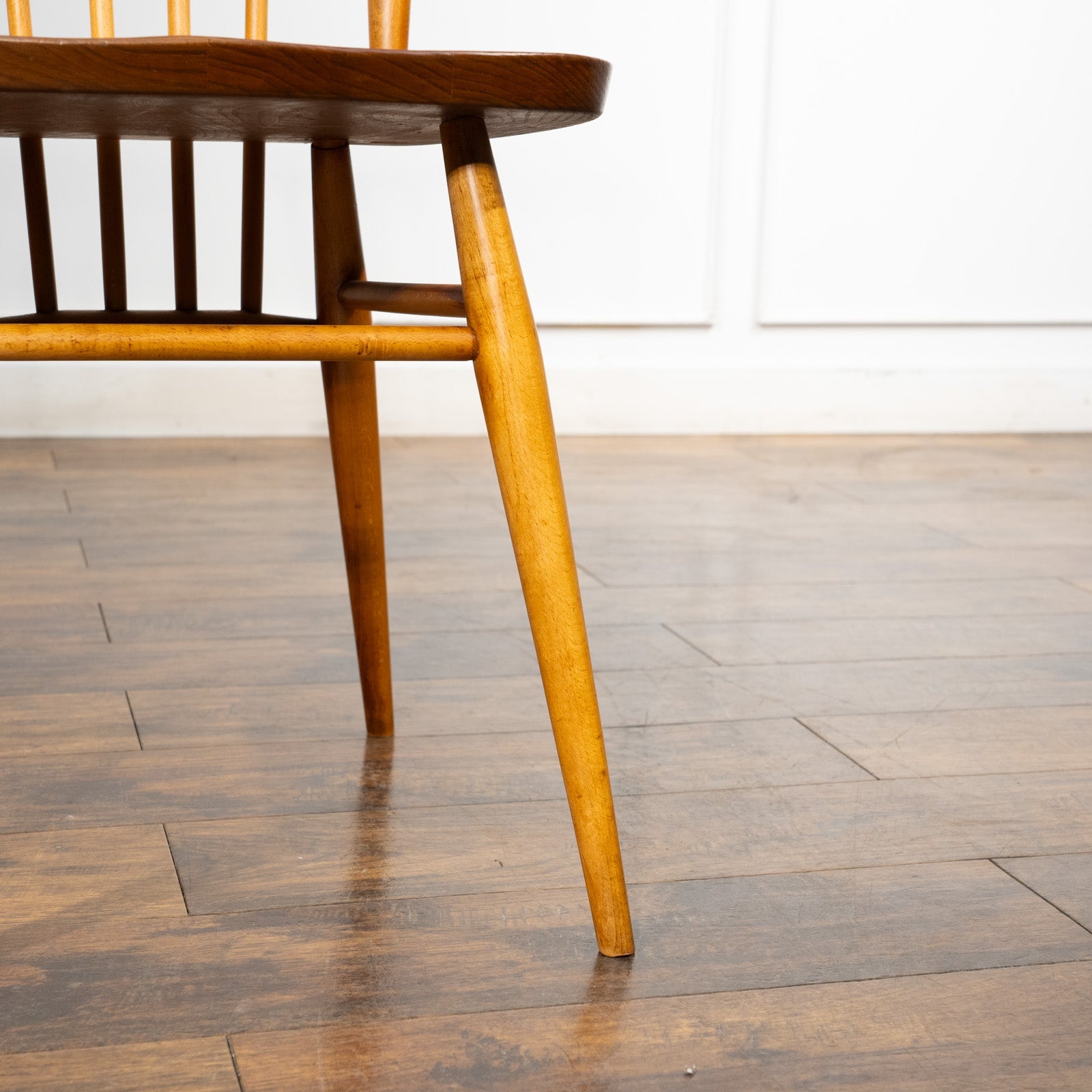 英国【ERCOL アーコール】シンプルで直線的なデザイン ハイバック