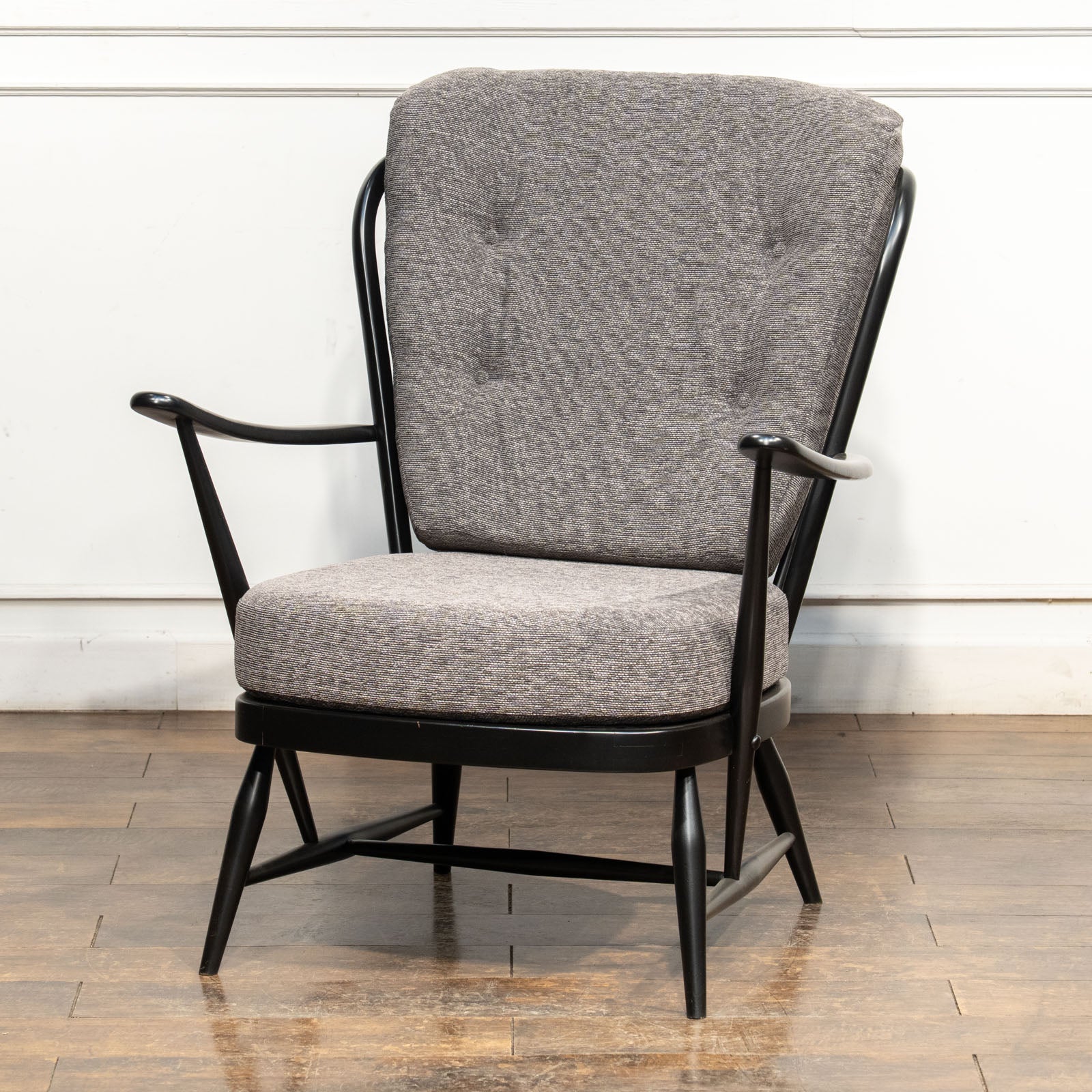 英国【ERCOL アーコール】ブラックフレームにリメイク イージーチェア