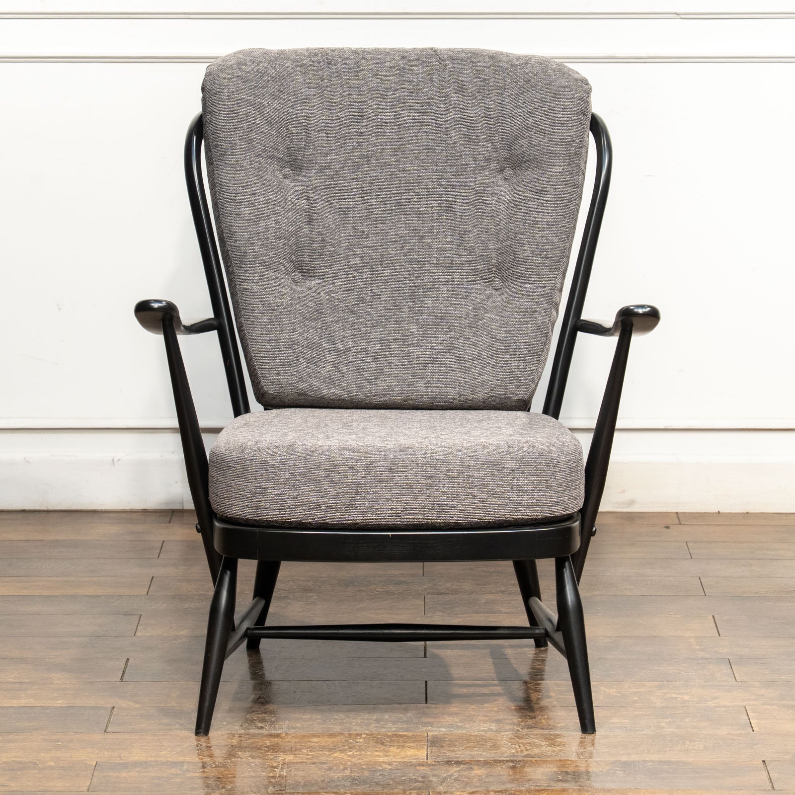 英国【ERCOL アーコール】ブラックフレームにリメイク イージーチェア