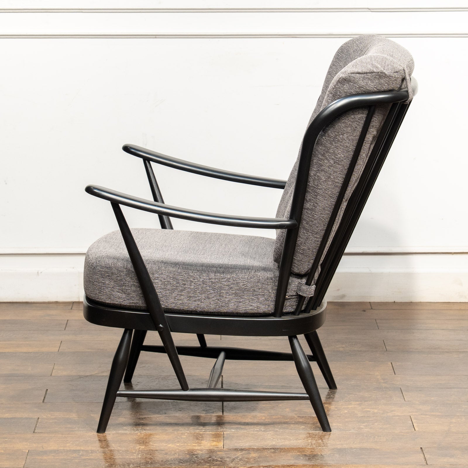英国【ERCOL アーコール】ブラックフレームにリメイク イージーチェア