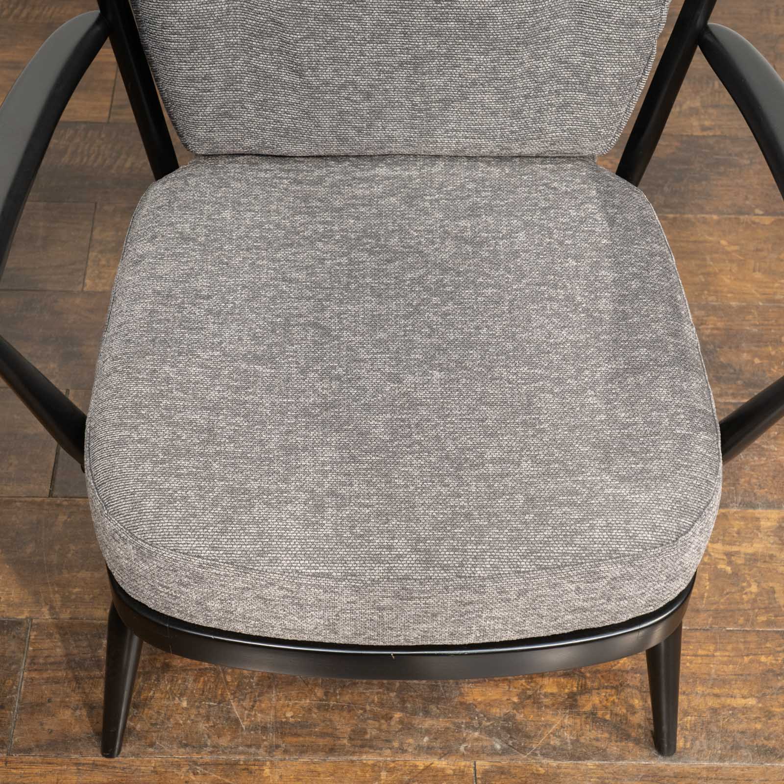 英国【ERCOL アーコール】ブラックフレームにリメイク イージーチェア