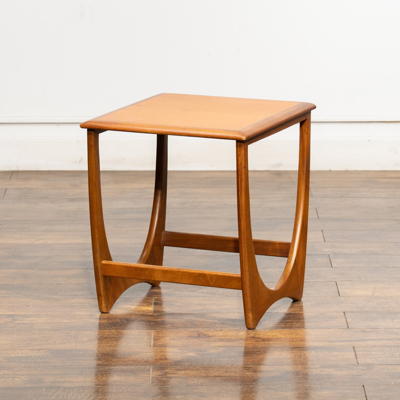 【G-PLAN】 Frescoシリーズ サイドテーブル 英国【G-PLAN ジープラン Fresco フレスコ】曲線を取り入れた北欧