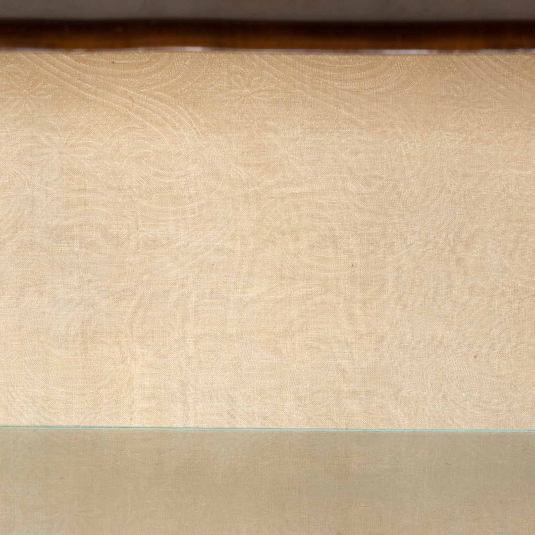 ガラスに施されたプリントが可愛らしくカブリオールレッグが上品 ウォールナット ガラスキャビネット /22J[m]