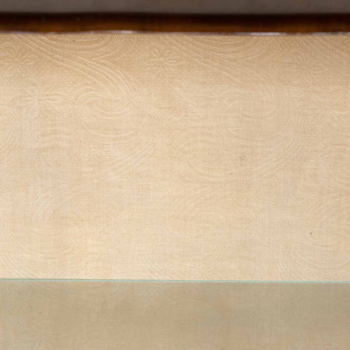 ガラスに施されたプリントが可愛らしくカブリオールレッグが上品 ウォールナット ガラスキャビネット /22J[m]