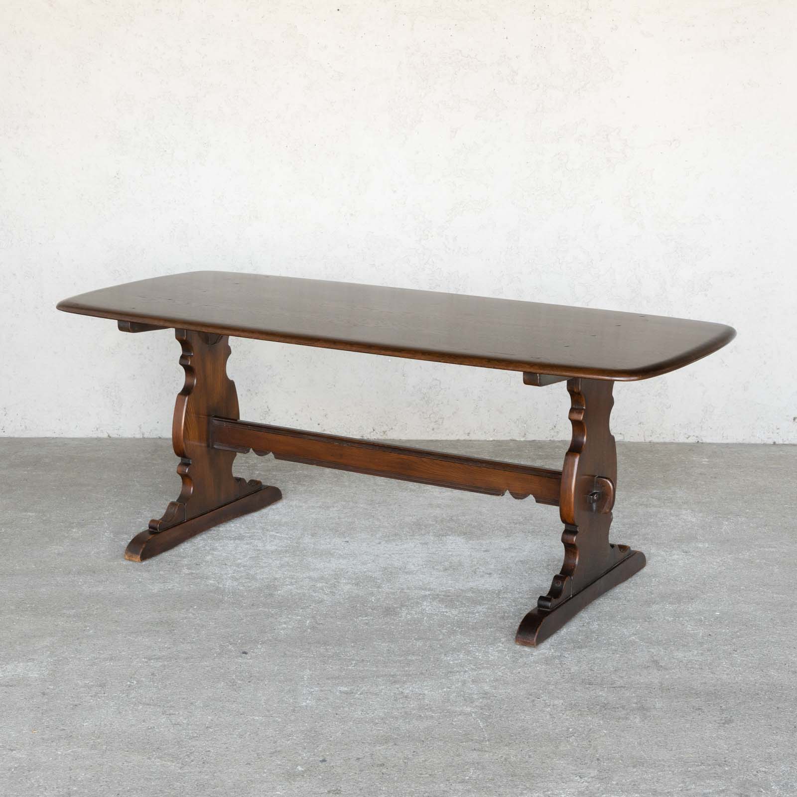 英国【ERCOL アーコール】伝統的な製法とモダンなデザイン リフェ