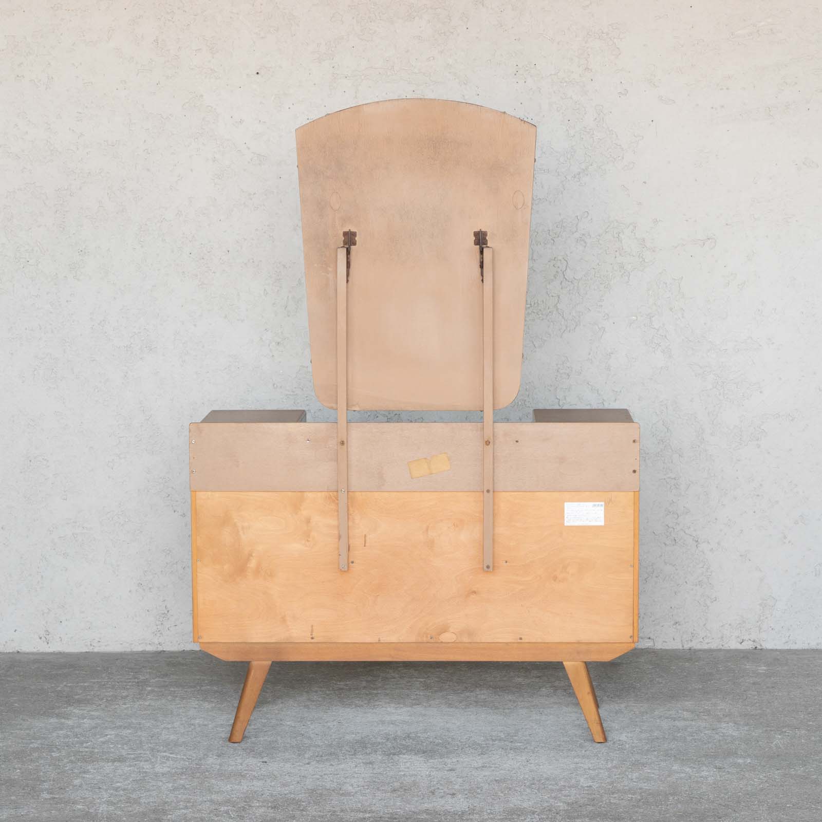 英国【Avalon アバロン】収納たっぷりで使いやすい 北欧らしいモダン