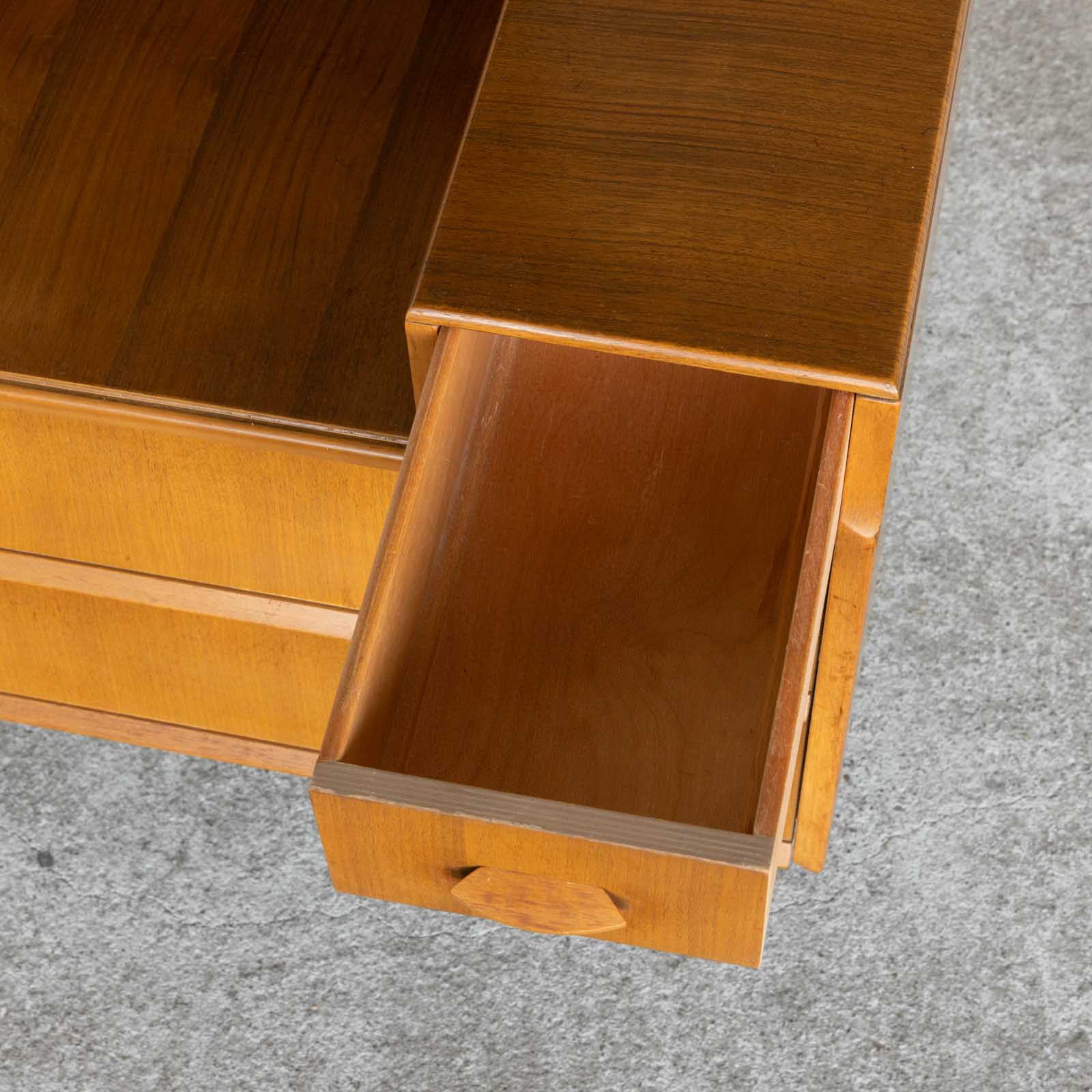 英国【Avalon アバロン】収納たっぷりで使いやすい 北欧らしいモダン