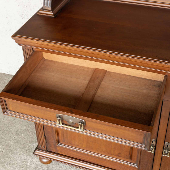 英国【MAPLE&CO メイプル&カンパニー】上品な佇まいのミラーバックサイドボード[m]