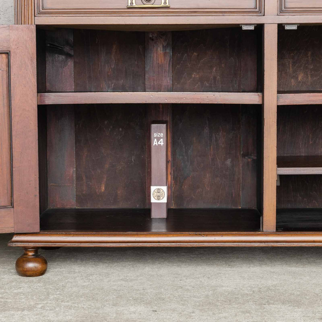 英国【MAPLE&CO メイプル&カンパニー】上品な佇まいのミラーバックサイドボード[m]