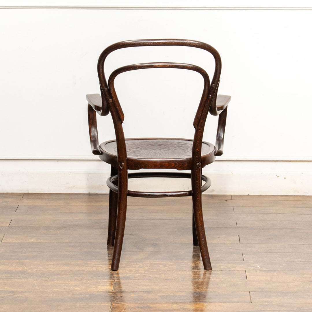 【Mundus ムンダス】背もたれの曲線や座面の彫りも美しい ダブルループバック ベントウッドアームチェア /22K