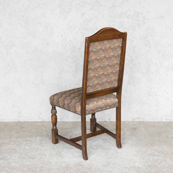 背中を優しく支えるハイバックにオリエンタルを感じる美しい張地が上品 オーク ダイニングチェア /22K-1[m]