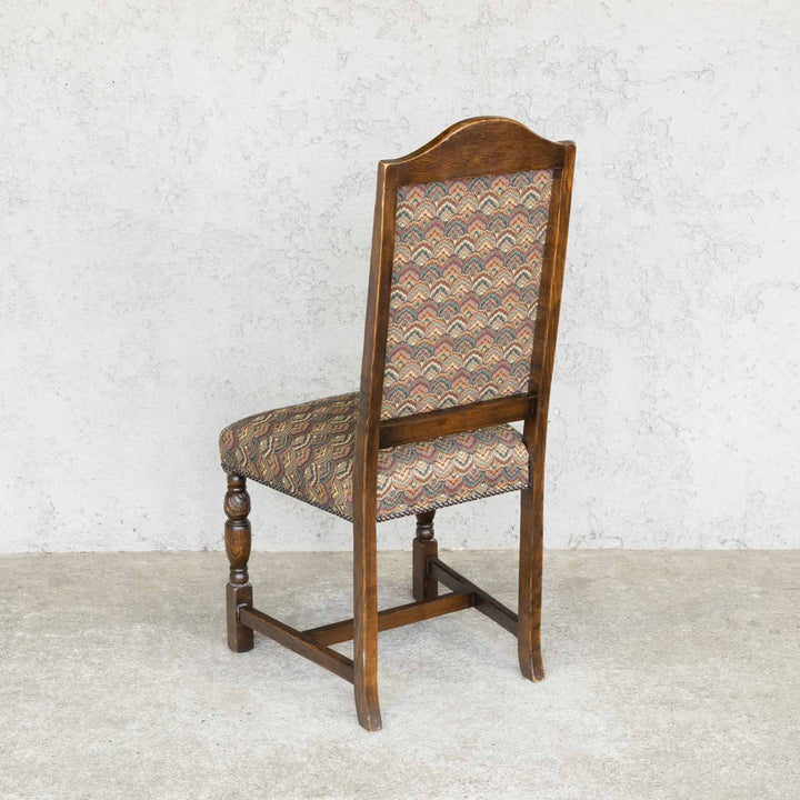 背中を優しく支えるハイバックにオリエンタルを感じる美しい張地が上品 オーク ダイニングチェア /22K-5[m]