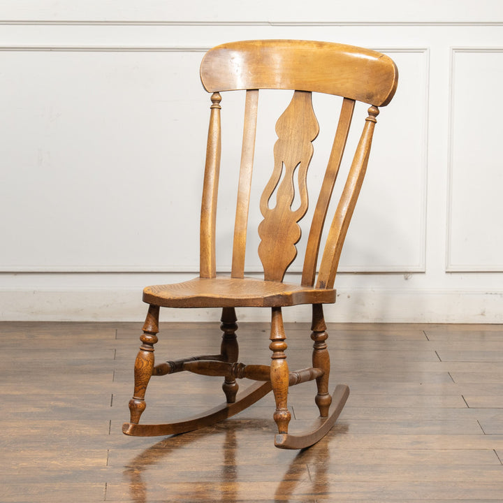 穏やかな時をゆったり過ごせる座り心地 エルム フィドルバック ロッキングチェア /22K