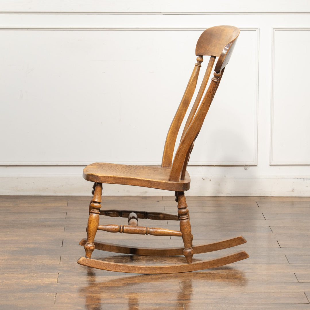 穏やかな時をゆったり過ごせる座り心地 エルム フィドルバック ロッキングチェア /22K