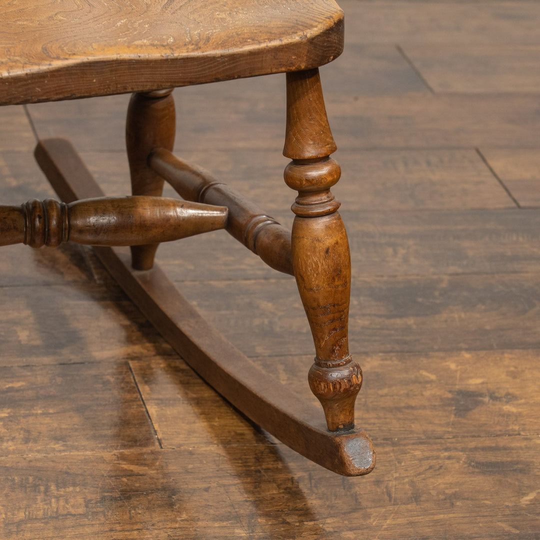 穏やかな時をゆったり過ごせる座り心地 エルム フィドルバック ロッキングチェア /22K