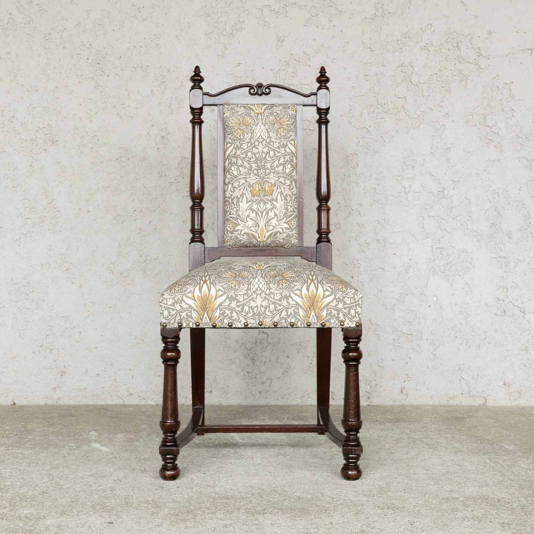 ウィリアムモリス生地を使った バラスターのフレームや脚のデザインが上品 ダイニングチェア [スネークヘッド468][m]