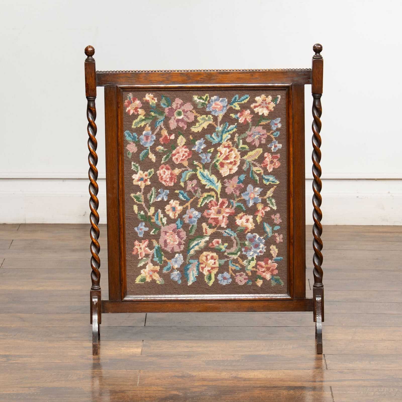 可憐な花の刺繍が上品な佇まい オーク ファイヤースクリーン /22L