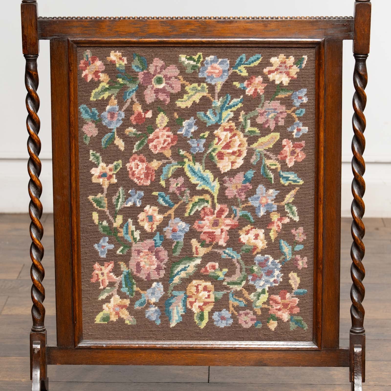 可憐な花の刺繍が上品な佇まい オーク ファイヤースクリーン /22L