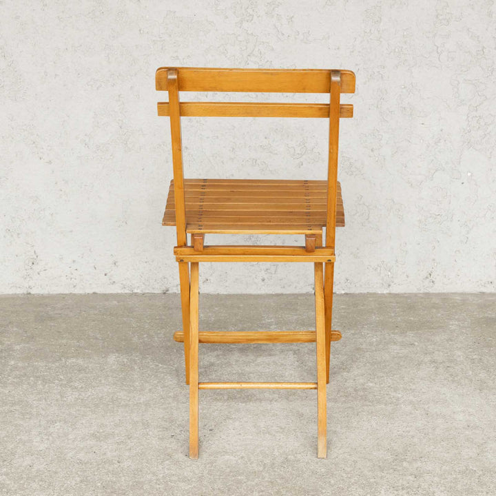 晴れた日に庭先で使いたい 軽くて便利な折り畳み式 パイン フォールディングチェア /22L-1[m]