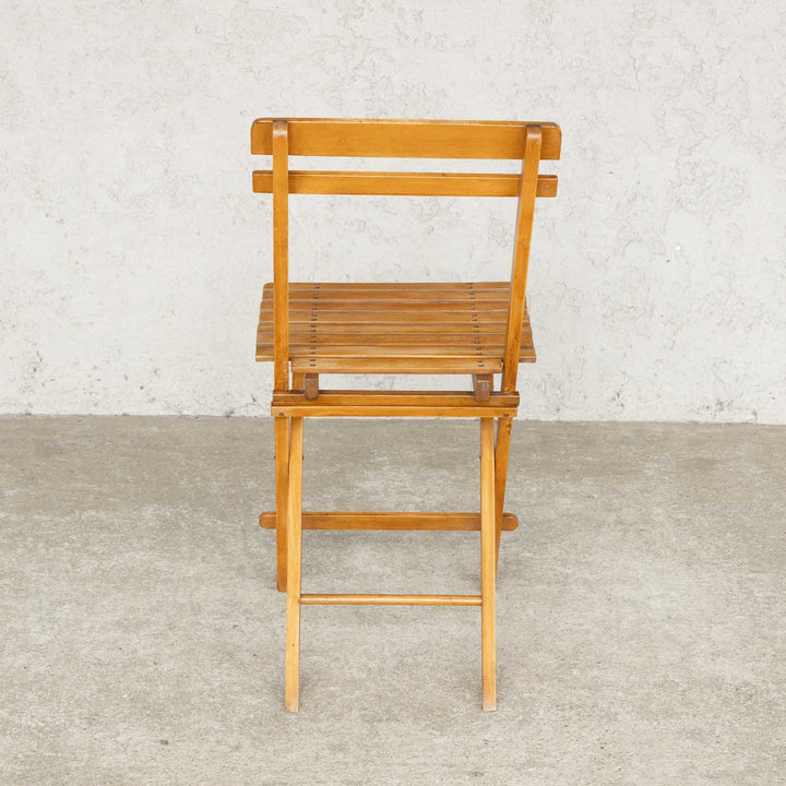 晴れた日に庭先で使いたい 軽くて便利な折り畳み式 パイン フォールディングチェア /22L-2[m]