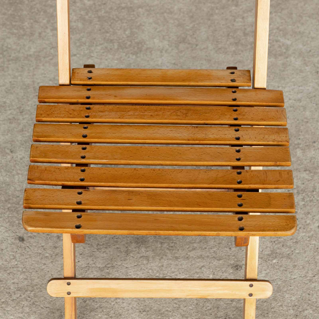 晴れた日に庭先で使いたい 軽くて便利な折り畳み式 パイン フォールディングチェア /22L-2[m]