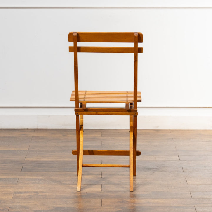 晴れた日に庭先で使いたい 軽くて便利な折り畳み式 パイン フォールディングチェア /22L-9[m]