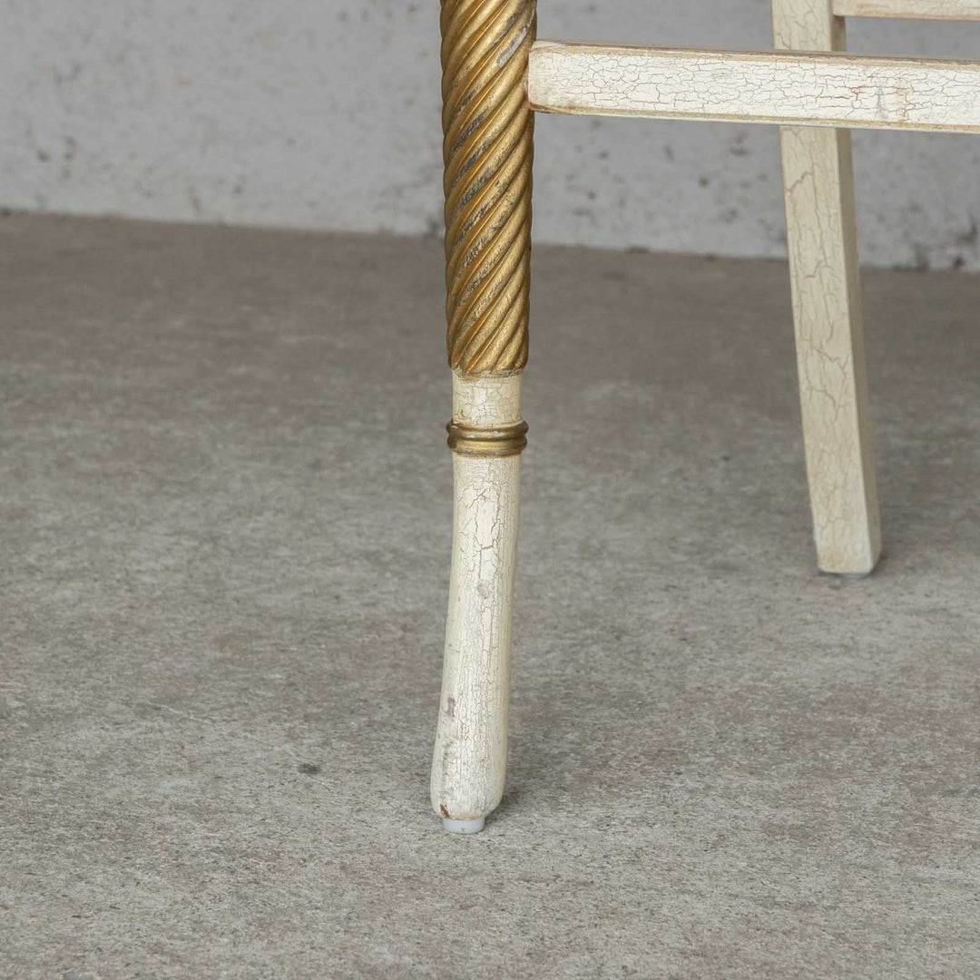 ハーフムーンのラタンの背もたれやブロンズのペイント装飾が煌びやか バースツール /22L-1[m]