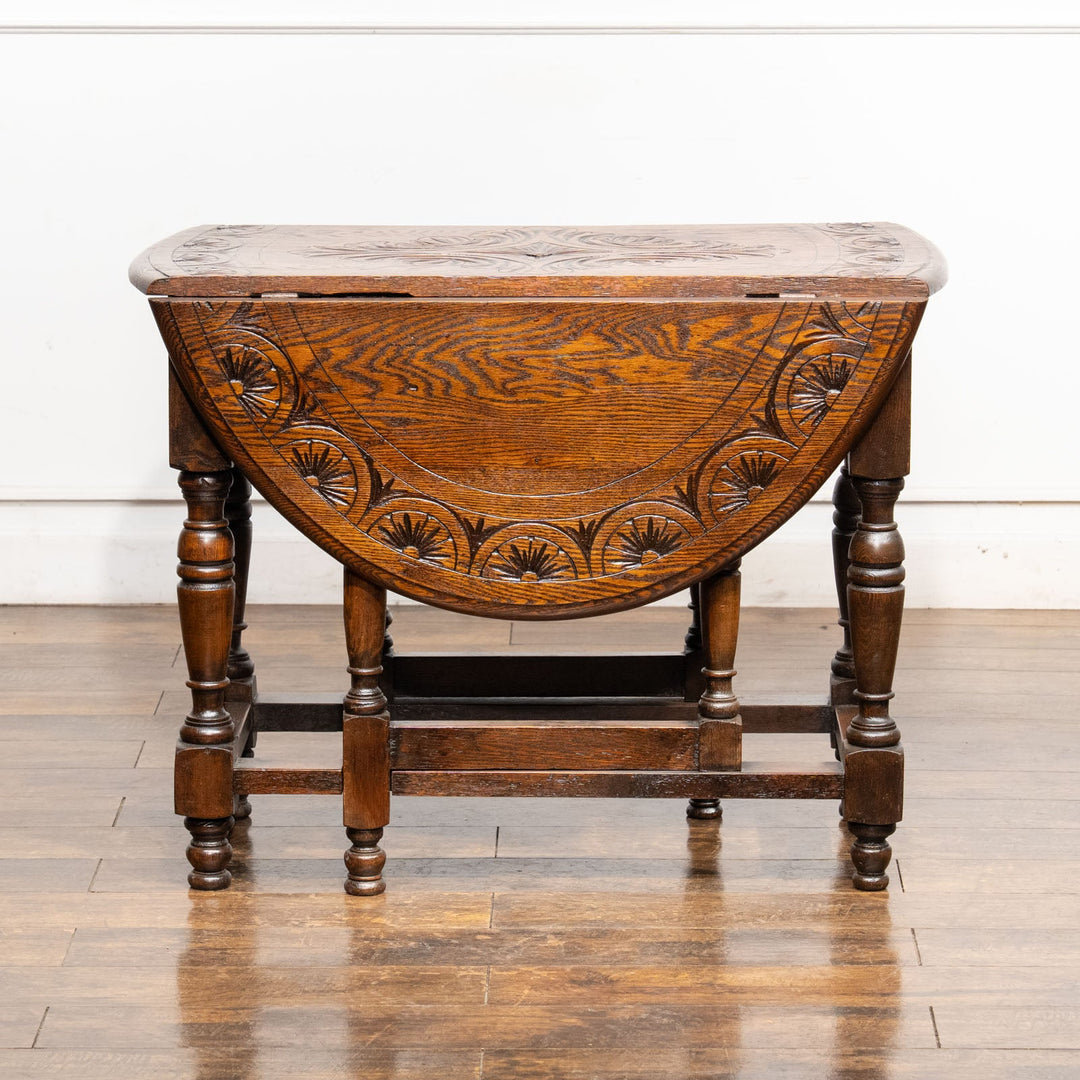 天板の繊細なルネット装飾が印象的 オーク ゲートレッグ 折りたたみテーブル /22L