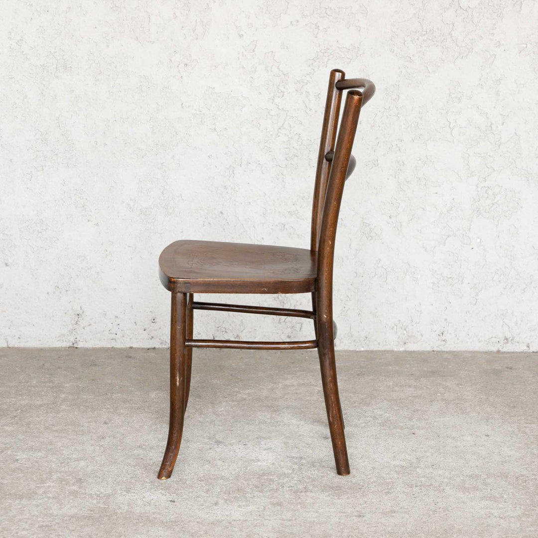 シンプルな背もたれとアールヌーボーデザインの座面が美しい ビーチ ベントウッドチェア /22L-A4[m]