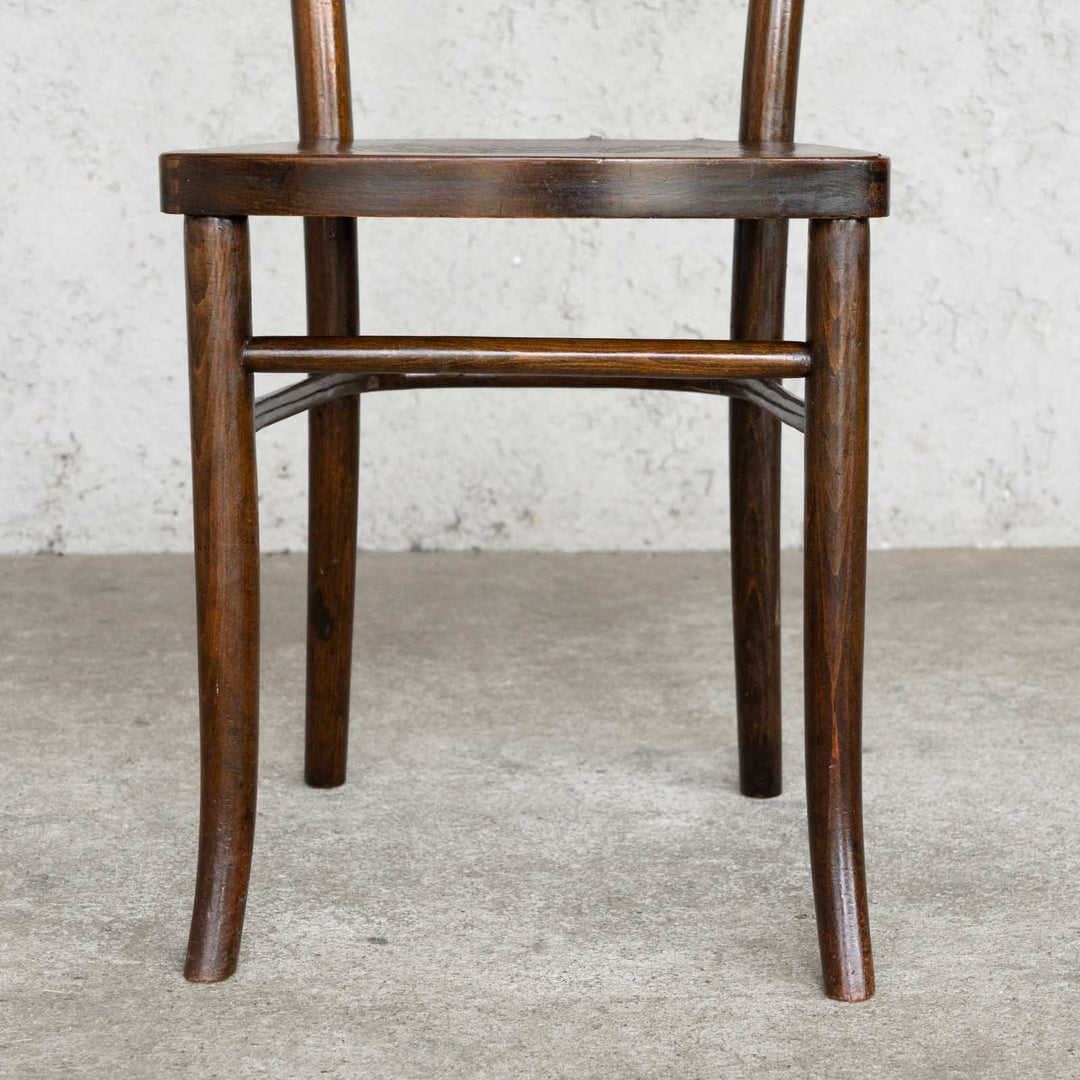シンプルな背もたれとアールヌーボーデザインの座面が美しい ビーチ ベントウッドチェア /22L-A4[m]