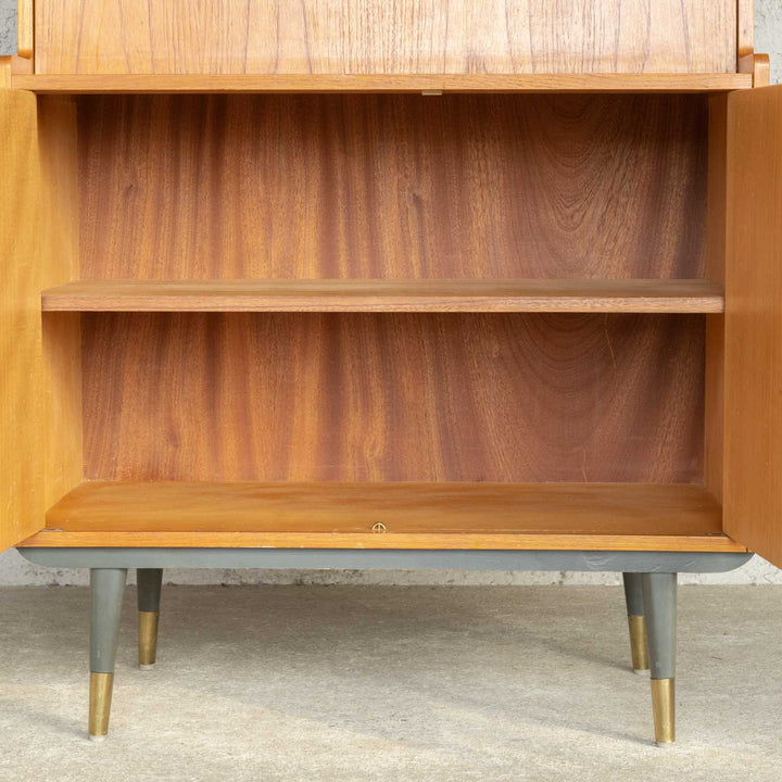スリムなサイズながら沢山の収納などマルチに使える多機能が魅力 ビューローブックシェルフ /22L[m]