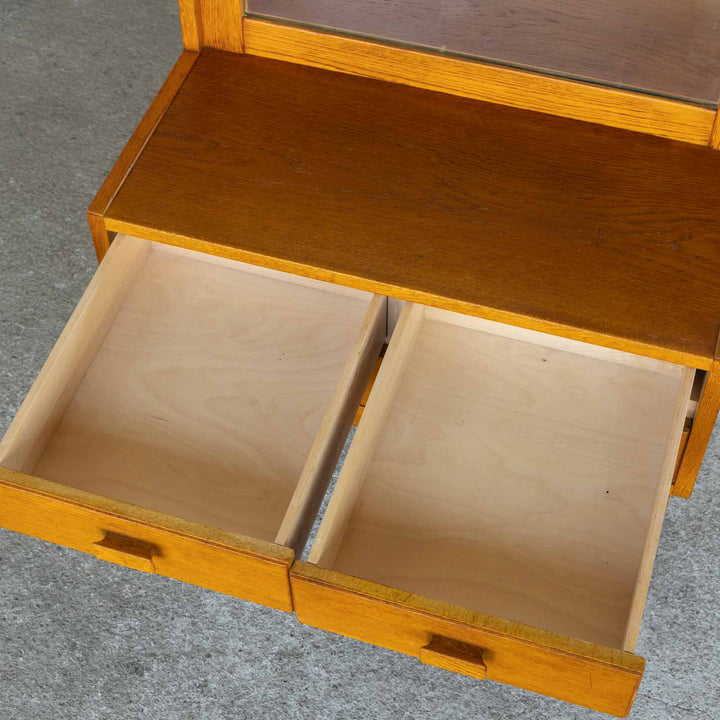 シンプルなフォルムに大きな鏡が使いやすい チーク ドレッサー[m]
