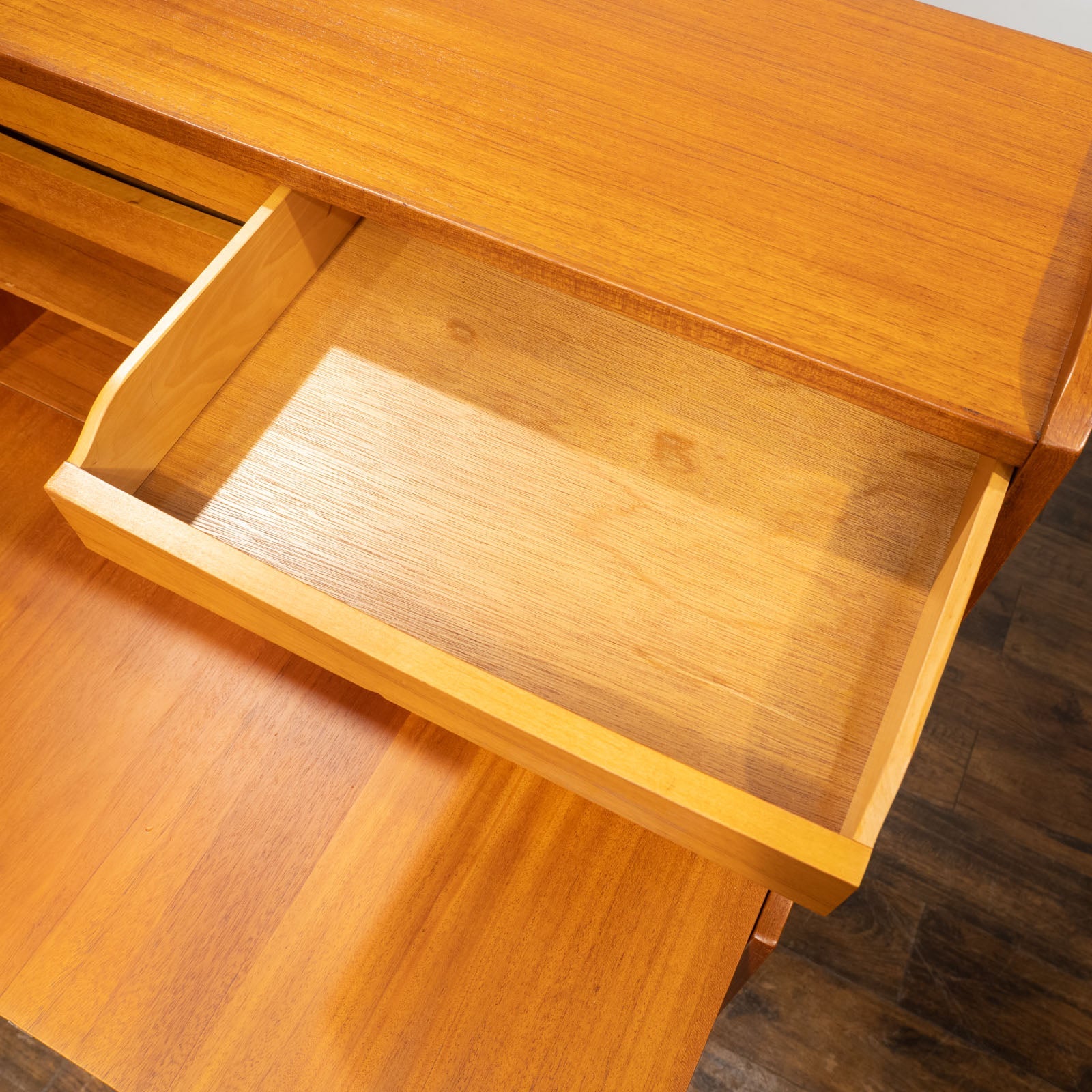 シンプルで温かみのあるデザインが素敵 ライティングビューロー[m