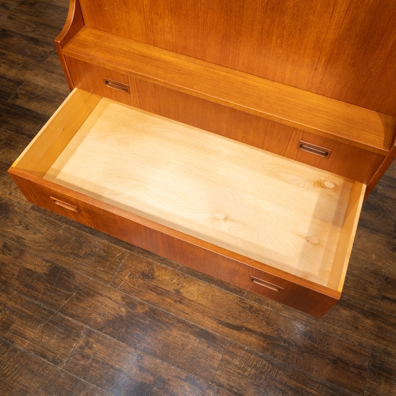 シンプルで温かみのあるデザインが素敵 ライティングビューロー[m