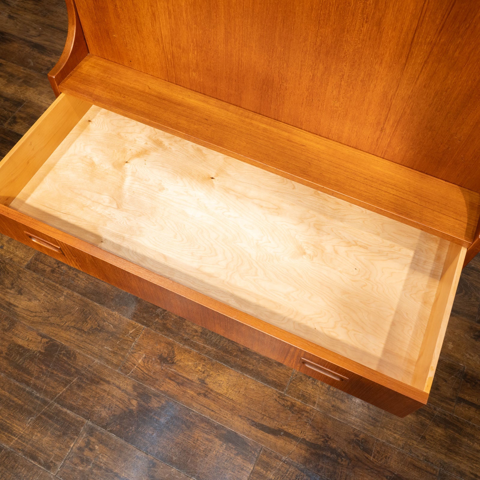 シンプルで温かみのあるデザインが素敵 ライティングビューロー[m